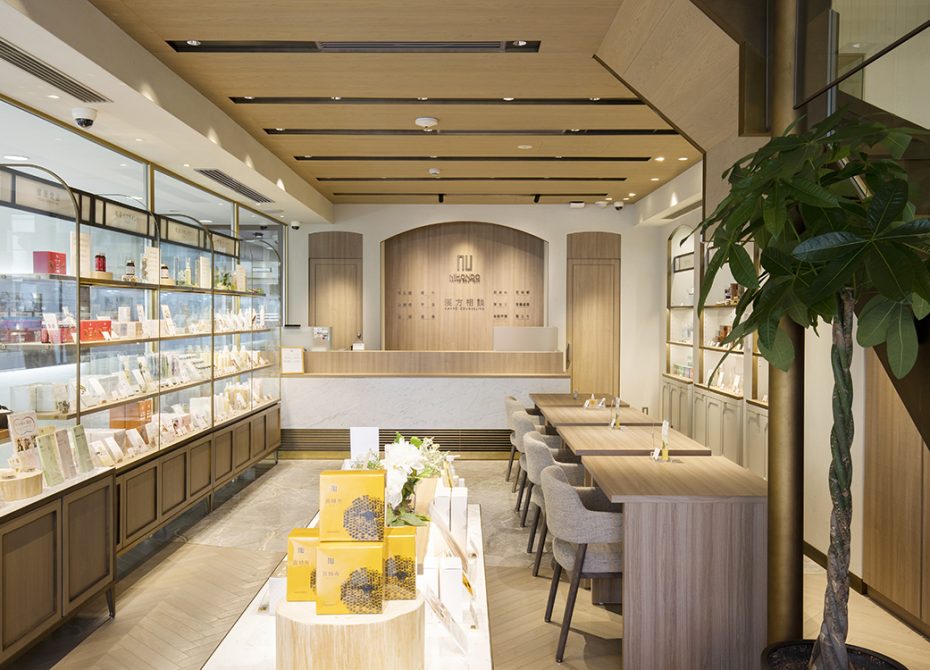 薬日本堂 青山本店 内観