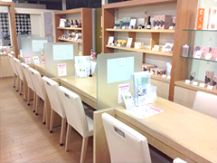 薬日本堂 京王新宿店 相談席