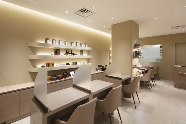 薬日本堂 玉川髙島屋Ｓ.Ｃ.店 漢方相談の様子