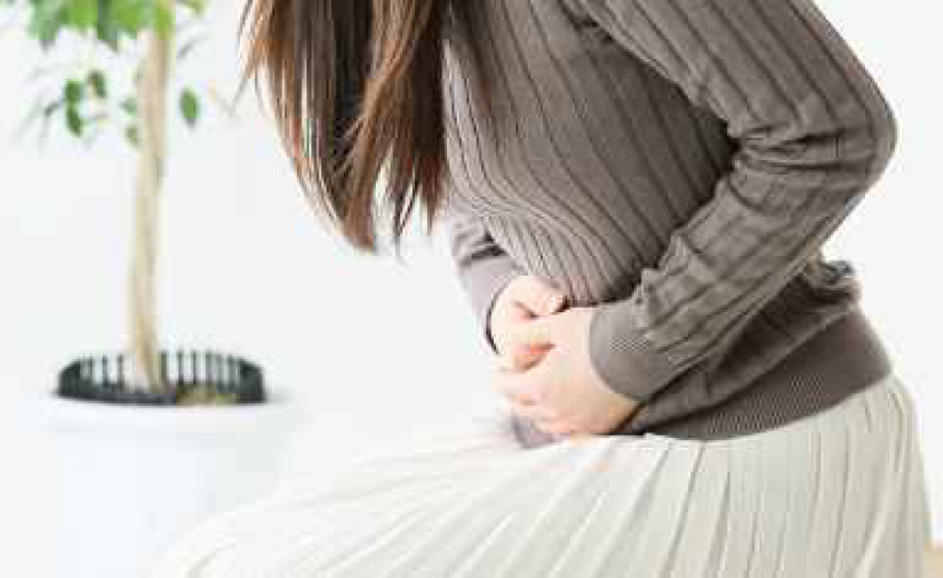 月経トラブルに悩む女性